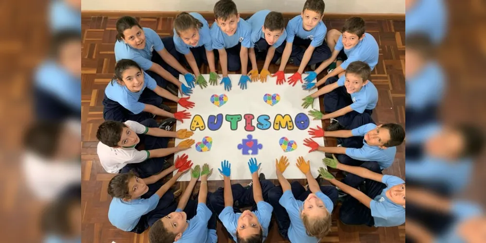 Com dinâmicas criativas e acolhedoras, a turma transmitiu a mensagem sobre a importância da conscientização sobre o autismo