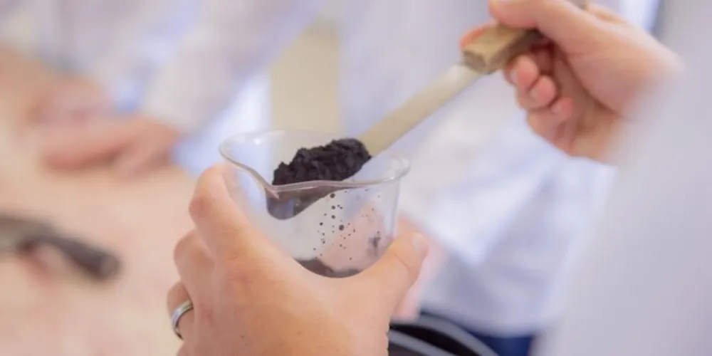 Professores do Departamento de Engenharia Civil da Universidade Estadual de Ponta Grossa, Elias Pereira e Eduardo Pereira, desenvolveram um concreto com cinzas de madeira.
