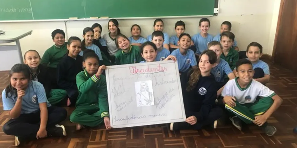 Com palavras-chave sobre o tema estudado, a turma confeccionou um cartaz sobre o tema estudado