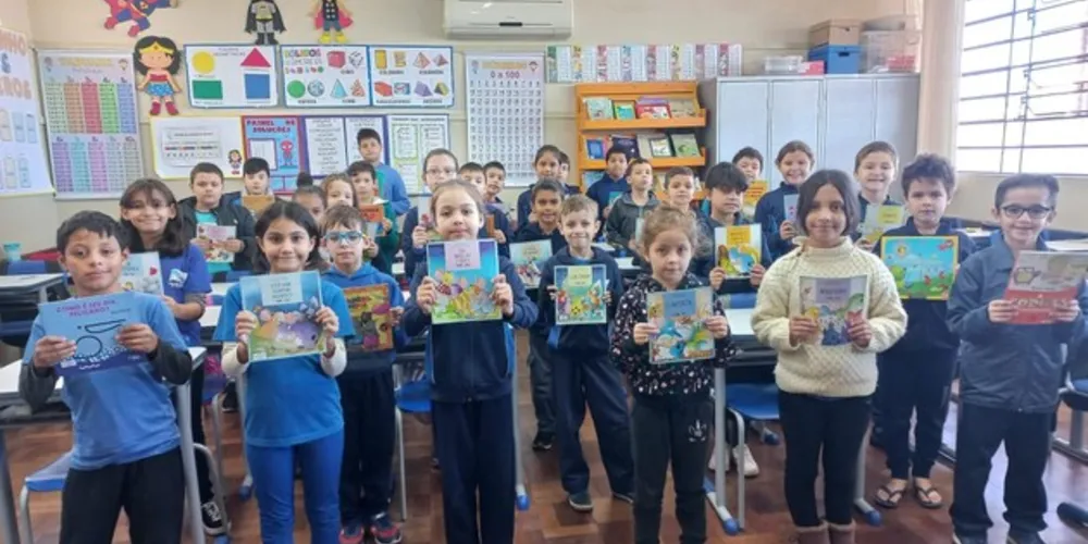 Com o interesse crescente por livros, a turma tem se destacado em propostas e atividades de leitura