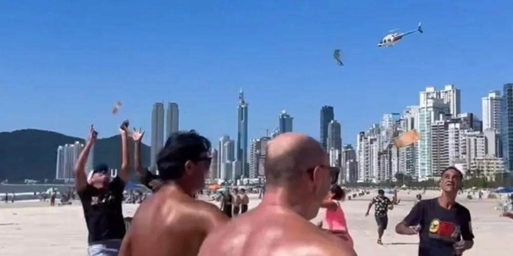 Dinheiro foi jogado na manhã deste domingo