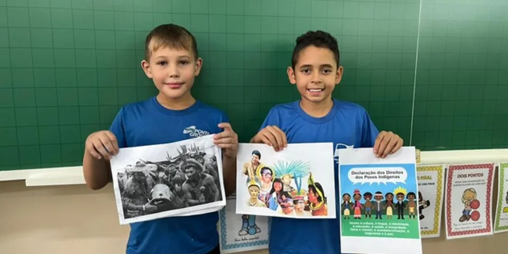 Com amplas pesquisas também realizadas em casa, os educandos se aprofundaram no tema e refletiram sobre a luta dos povos indígenas