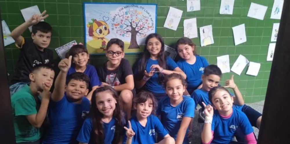 Como parte da proposta, os alunos consumiram histórias do "Menino Maluquinho" e realizaram caricaturas dos personagens