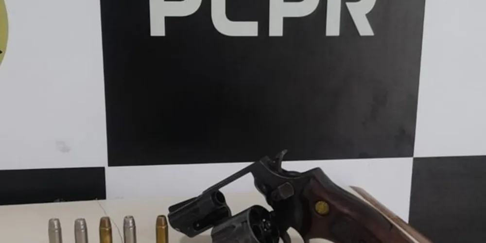 Homem portava uma arma no momento em que foi preso