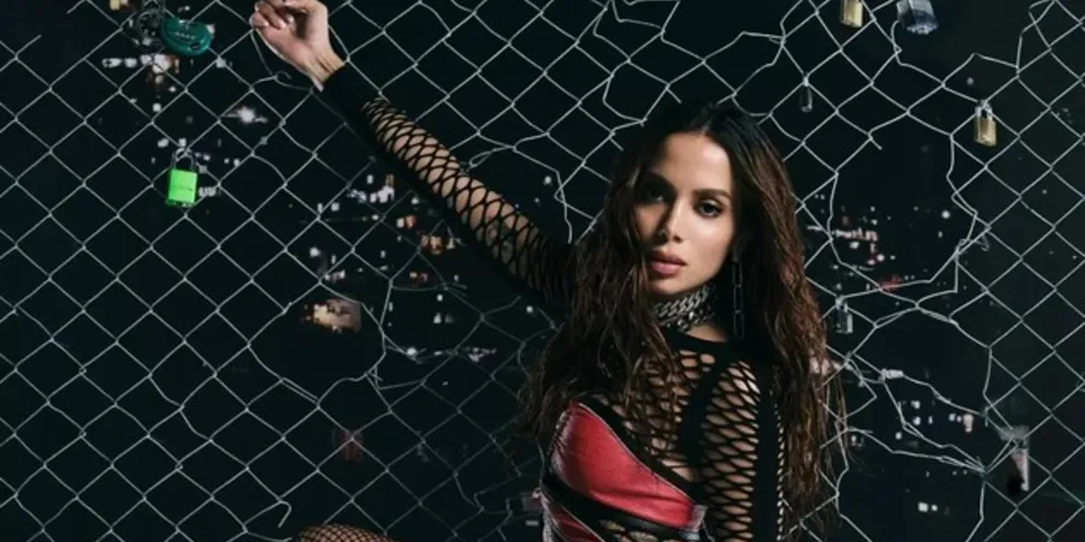 Com 15 faixas, o projeto conta com várias parcerias.