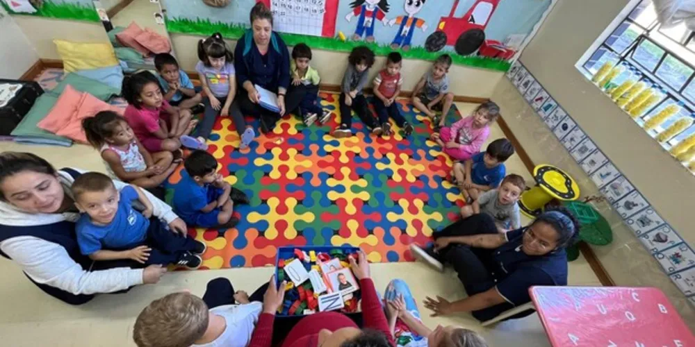 O projeto envolve crianças de 4 a 5 anos