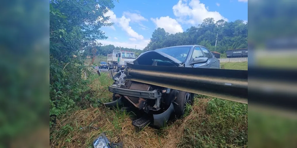 Acidente aconteceu no período da manhã, neste domingo