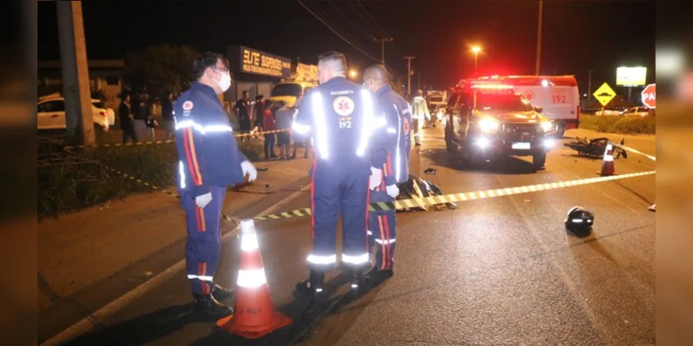 Acidente aconteceu por volta das 20h deste domingo, em Ponta Grossa