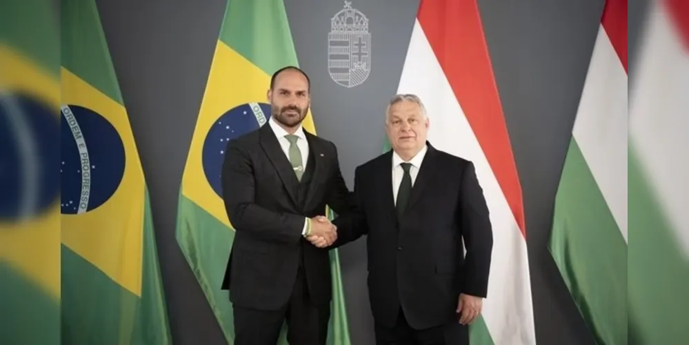 Ao entregar a medalha, Eduardo Bolsonaro explicou a Orbán o significado das palavras