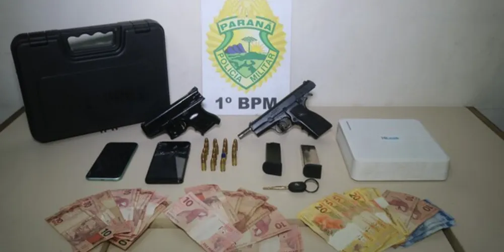 Tanto o homem quanto os objetos apreendidos foram levados para a 13ª Subdivisão Policial (SDP).