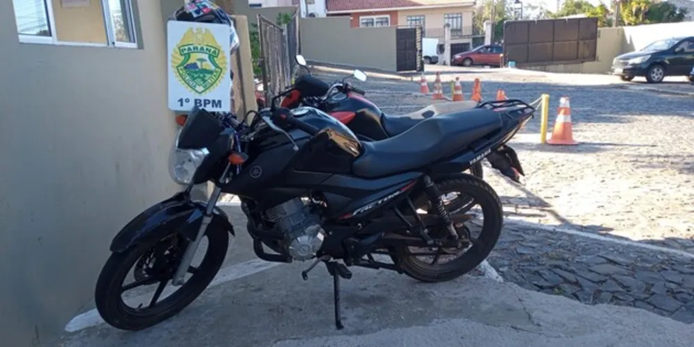 O condutor, ao ser abordado, admitiu de imediato que a motocicleta era roubada