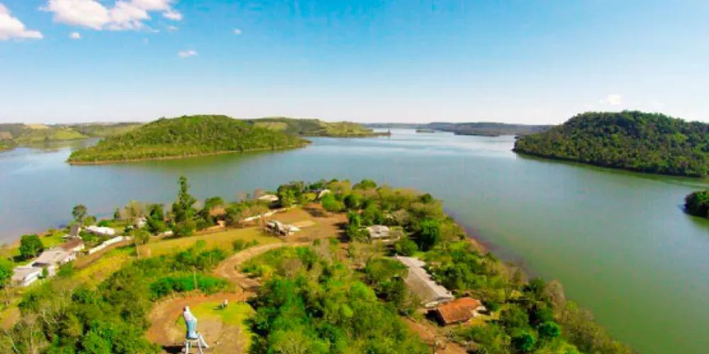 Segundo informações da Brigada Comunitária de Candói, o helicóptero caiu logo após decolar