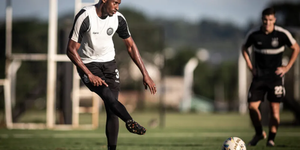 A partida acontece às 18h30, no Estádio Os Pioneiros, em Pato Branco.