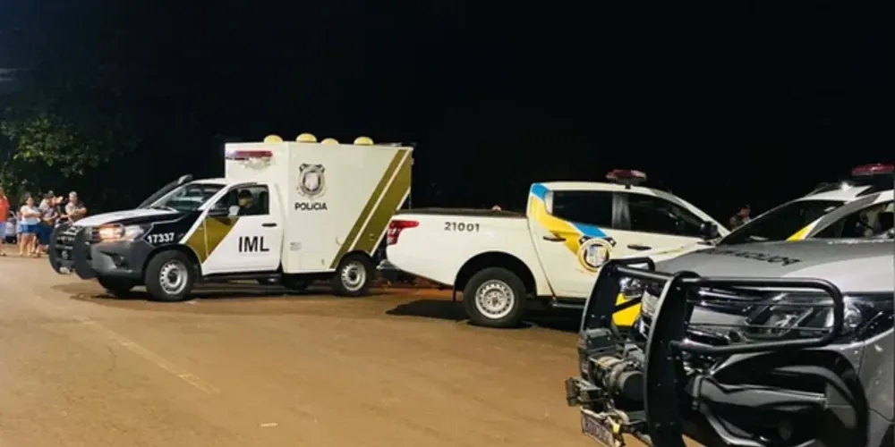 Após o crime, o autor dos disparos fugiu do local e chegou a falar com a Polícia Militar (PM) por telefone e combinar um local para se entregar, entretanto, ele não compareceu e permanece foragido