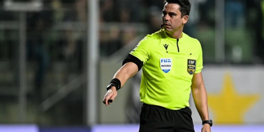 Flávio Rodrigues de Souza apitou a partida entre Vasco e Grêmio