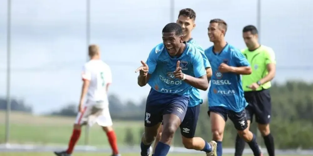 A parceria com o time de futebol de Pato Branco começou no ano passado