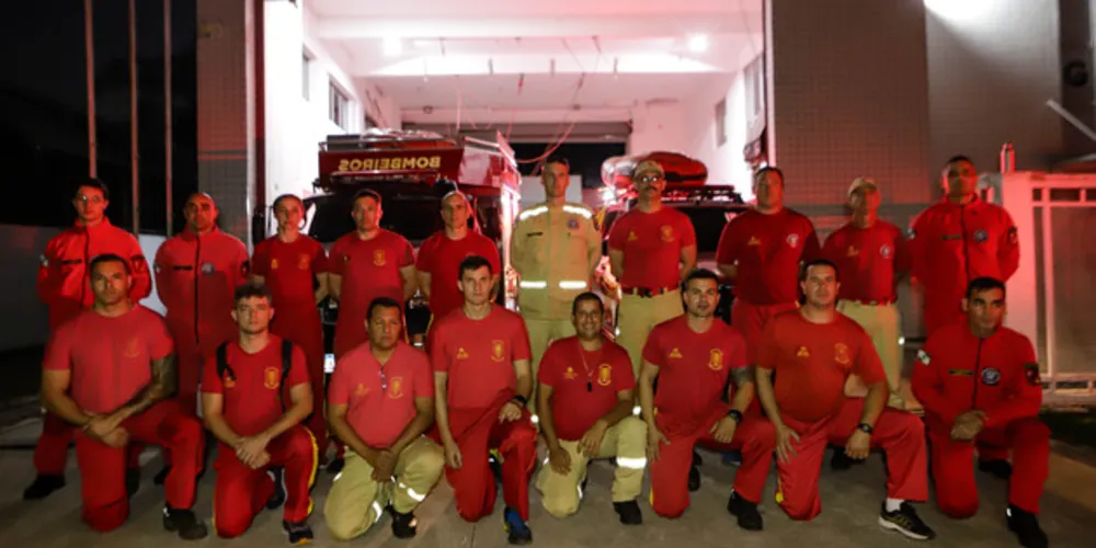 Atendendo a determinação do governador Carlos Massa Ratinho Junior, o Estado enviou nesta quarta-feira (1º) uma equipe do Corpo de Bombeiros Militar do Paraná (CBMPR) para auxiliar o Rio Grande do Sul em meio à calamidade causada pelas chuvas