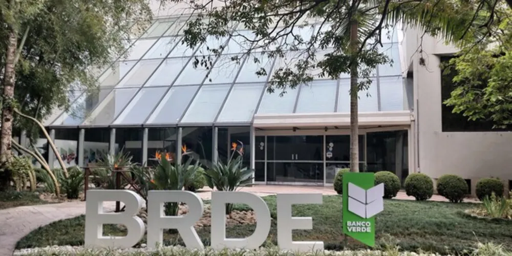 Nos dois primeiros meses do ano passado, a marca foi de R$ 324,7 milhões e de R$ 156 milhões no Estado, em 103 contratos