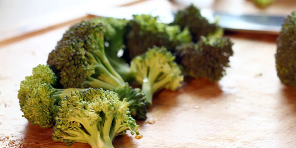 Incluir na dieta vegetais escuros, como brócolis, couve e espinafre, é essencial para as células do sistema imunológico