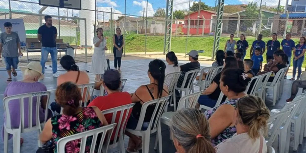 Elizabeth explica que o Programa contemplará cerca de 300 famílias do Ouro Verde I