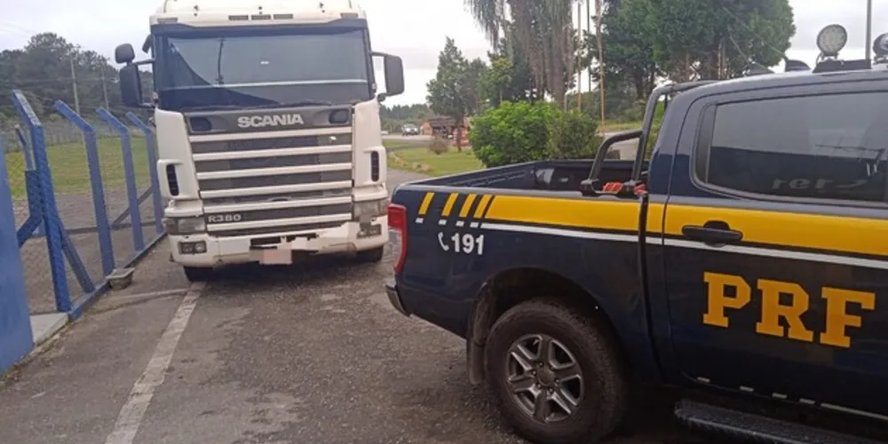 Caminhão foi recuperado nessa quinta-feira (25) pela PRF