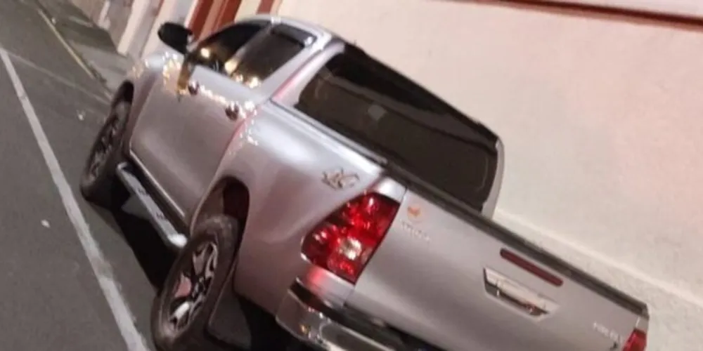 Caminhonete foi localizada em Ponta Grossa