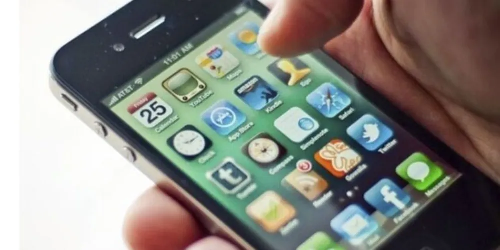 O Eyezy está disponível nas plataformas iOS e Android. Acesse a App Store ou a Google Play Store