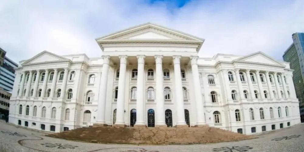 A paralisação afetará o calendário acadêmico das universidades a partir desta segunda-feira (15)