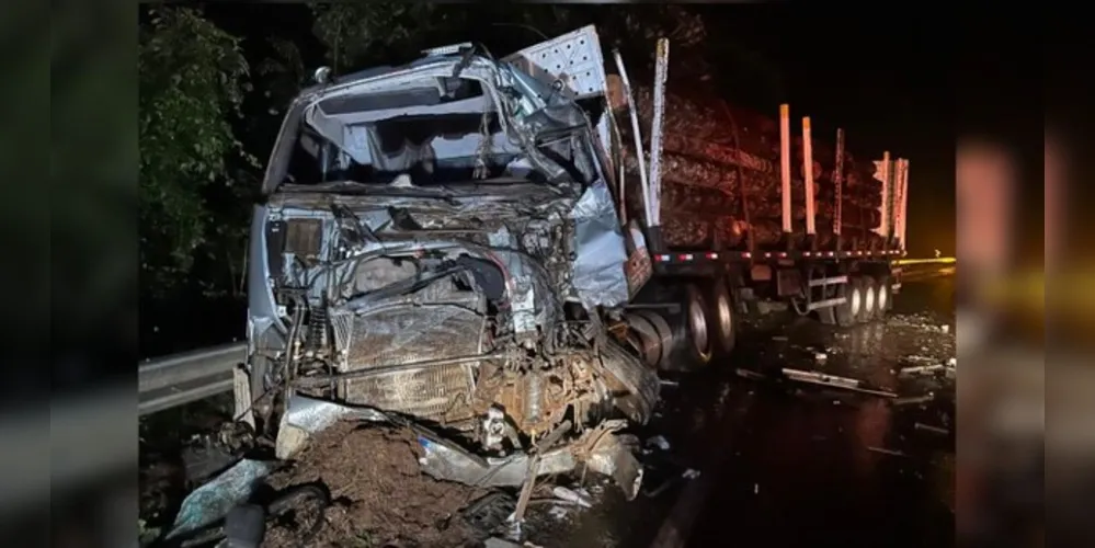 Um grave acidente foi registrado na noite dessa segunda-feira (22) na rodovia BR-373, no trecho conhecido como Curva do Flor da Serra, em Coronel Vivida