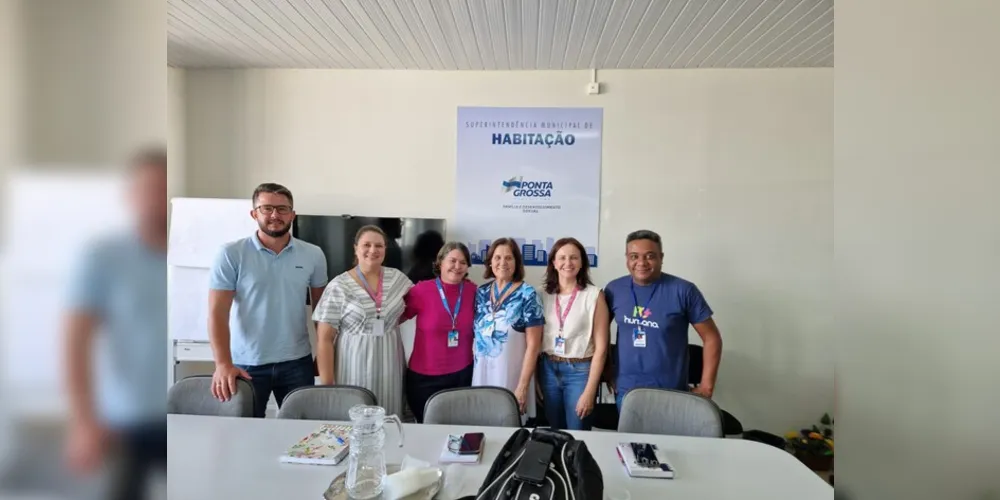 Equipe da Superintendência de Habitação, da Secretaria Municipal da Família e do Desenvolvimento Social esteve na reunião