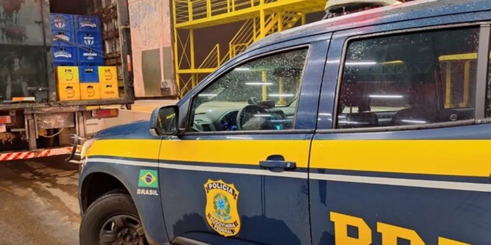 Mais de 7 mil litros da bebida estavam sendo transportados em um caminhão com destino a cidade de Barracão.