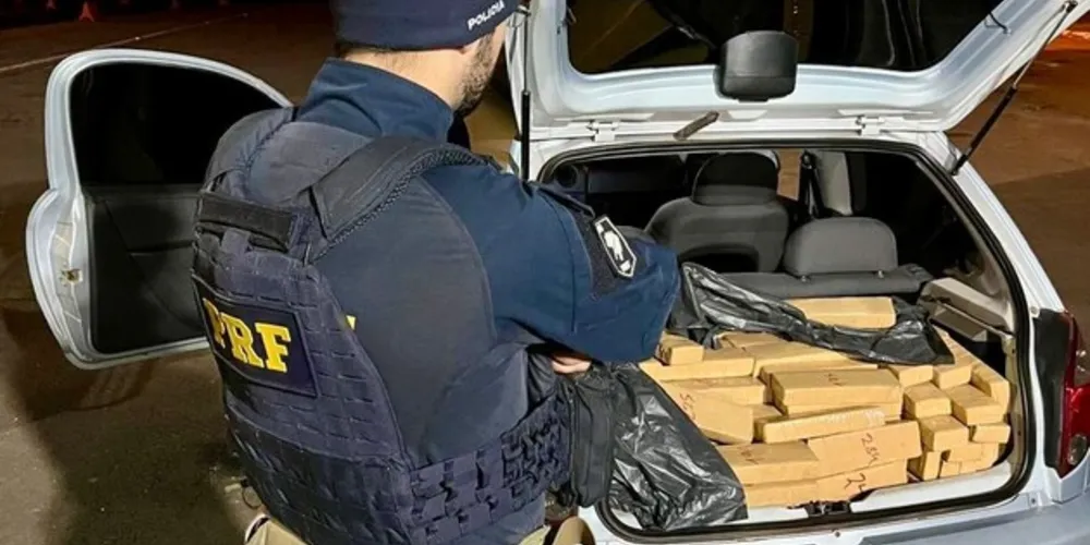 Droga estava em um automóvel Chevrolet Celta