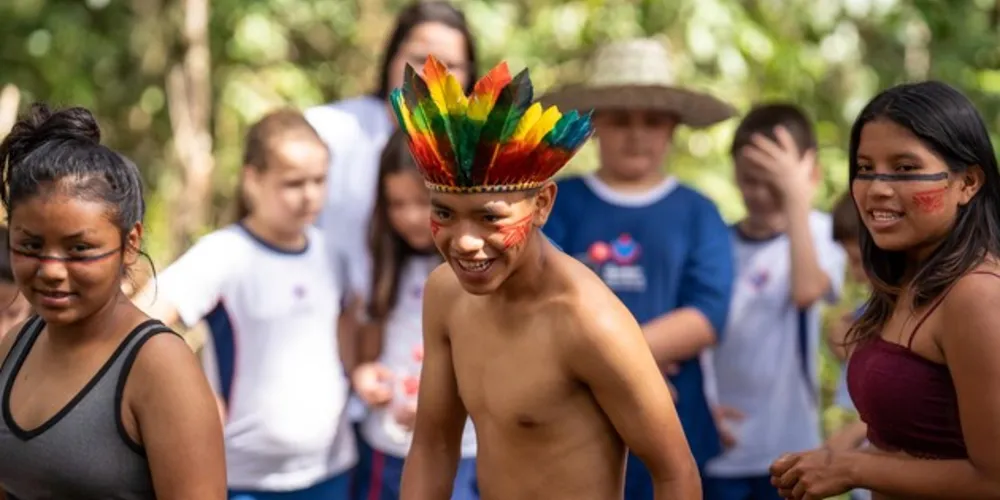 A média de idade da população indígena do Paraná é de 27 anos e da população quilombola é de 31 anos.