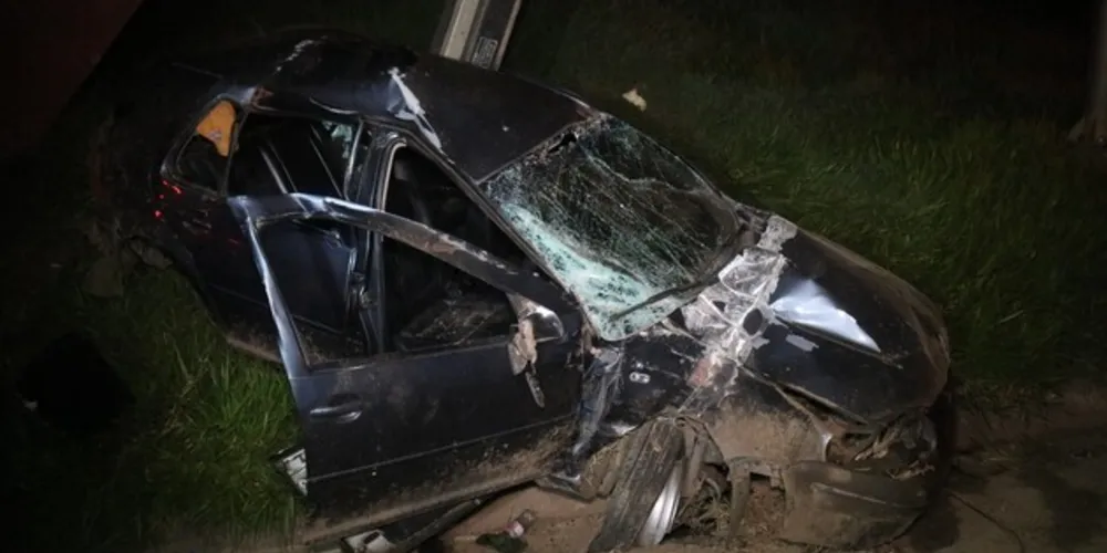 Acidente aconteceu na madrugada desta segunda-feira (08)