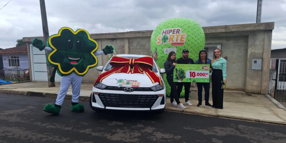 Ganhadora recebeu o carro na última segunda-feira (15)