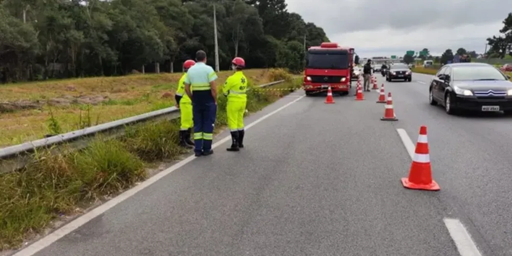 Ao ser atropelado, o homem teve o corpo lançado para debaixo do caminhão