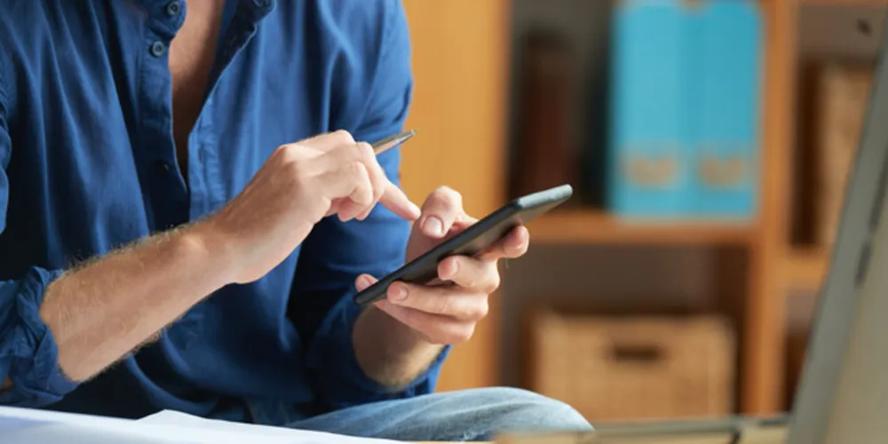 Autor da ação usava seu telefone celular em suas atividades profissionais