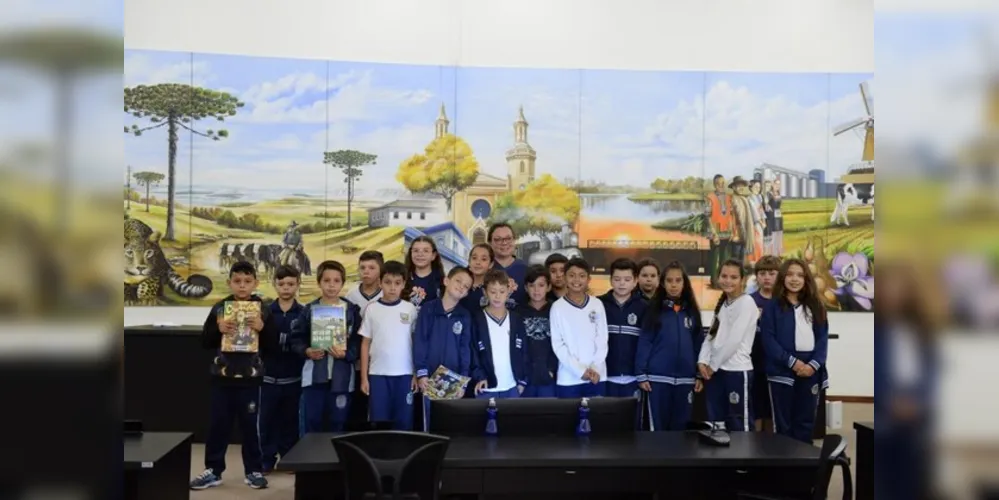 O encontro foi marcado pela apresentação da função do legislativo, executivo e judiciário