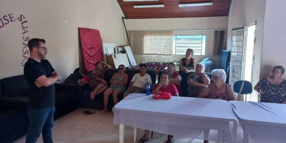 Durante a conversa, os técnicos abordaram a situação epidemiológica da dengue no município