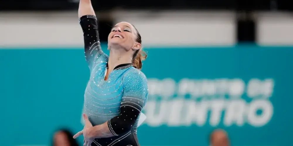 Na apresentação no solo, Jade arrebatou o público com nota 13.833 e garantindo o ouro