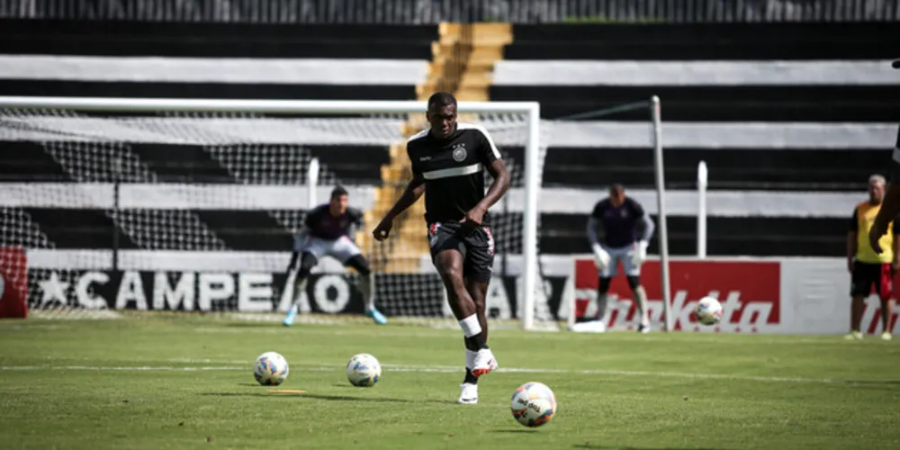 O jogo acontece neste sábado (6), às 10h30