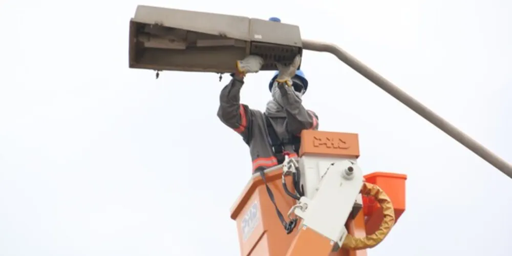 Ação contemplou a troca de um total de 215 lâmpadas convencionais