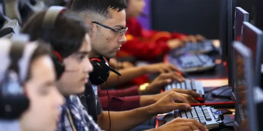 O projeto de lei (PL 2796/2021), busca regular todos os aspectos relevantes da produção