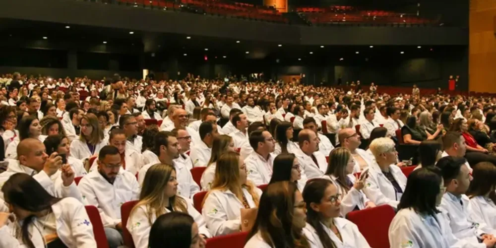 Desde o início da década de 1990, o número de médicos no país mais que quadruplicou