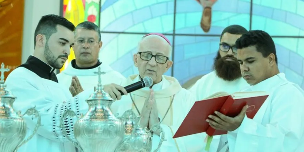 A Missa do Lava Pés, desta quinta-feira; a Paixão de Cristo (sexta-feira) e a Vigília Pascal (sábado) são os três atos da celebração