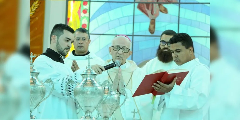 A Missa do Lava Pés, desta quinta-feira; a Paixão de Cristo (sexta-feira) e a Vigília Pascal (sábado) são os três atos da celebração