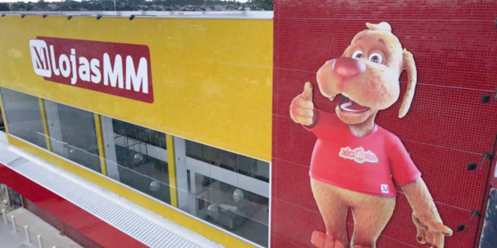 O novo jingle ‘Sempre Presente’ dá o tom da campanha de aniversário da Lojas MM.