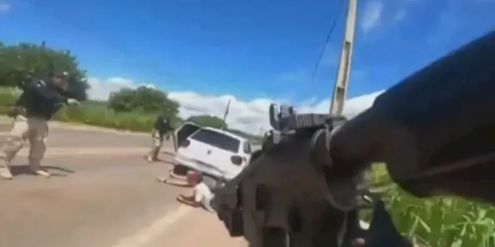 Rogério da Silva Mendonça, de 35 anos, foi o primeiro a ser capturado em um carro branco