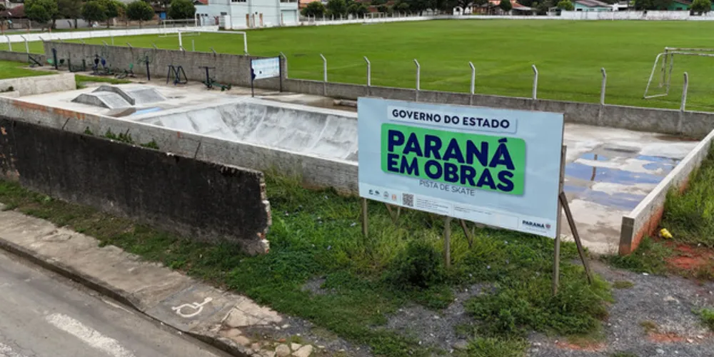 Através de recursos estaduais via transferência voluntária, também estão em execução no município uma quadra de esportes