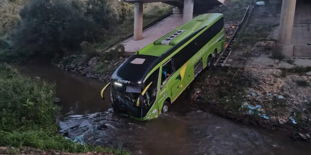 Acidente aconteceu por volta das 05h desta sexta-feira (26)